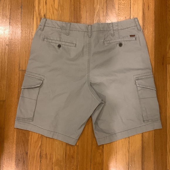 CHAPS Men's Grey Stretch Cargo Shorts, Size 38 - Picture 2 of 6